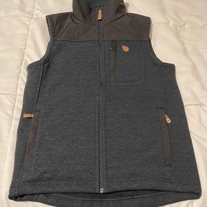 Fjallraven - Mens Buck Fleece Vest - Graphite - Mens Small